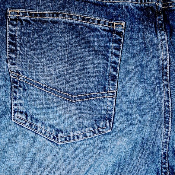 Hilfiger Men's Jeans, Size 38x30, Medium Wash, Classic Straight Fit - Picture 6 of 7